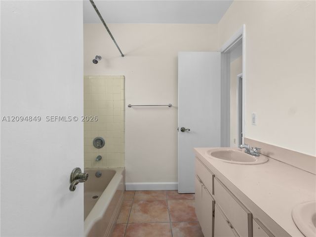 9360 SW 25th St, Miami, FL 33165