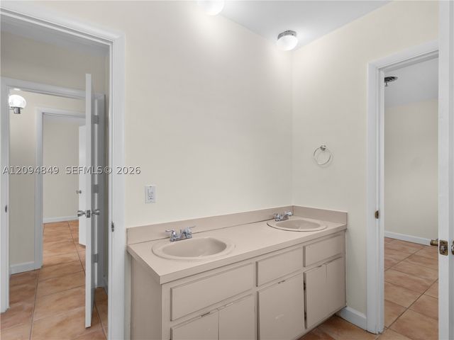 9360 SW 25th St, Miami, FL 33165