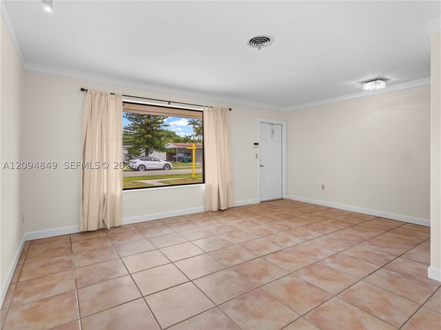 9360 SW 25th St, Miami, FL 33165