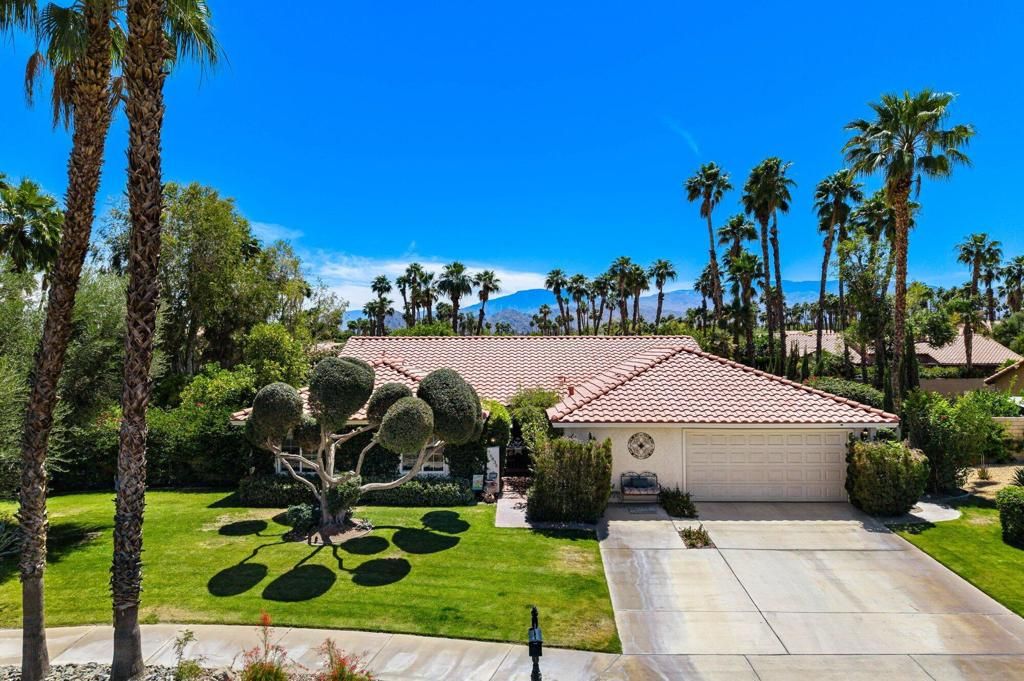 Image 2 of property listing at 76835 Bishop Place, Palm Desert, CA 92211
