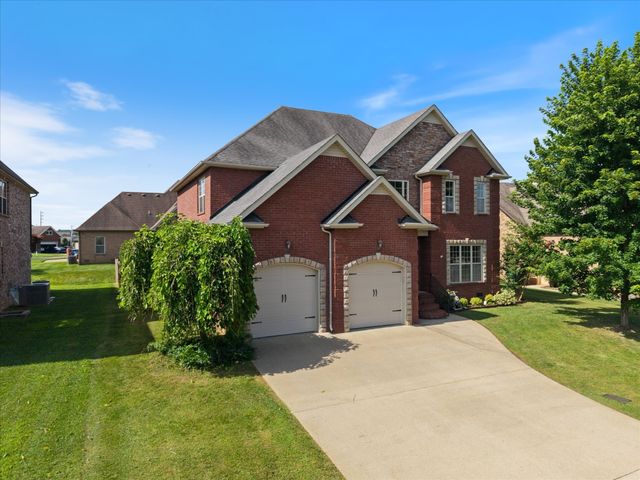 312 Retriever Ct, Clarksville, TN 37043