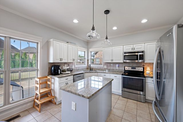 312 Retriever Ct, Clarksville, TN 37043