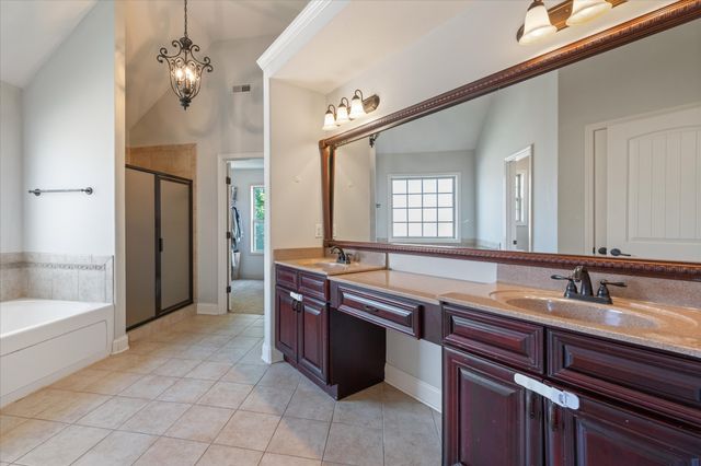 312 Retriever Ct, Clarksville, TN 37043