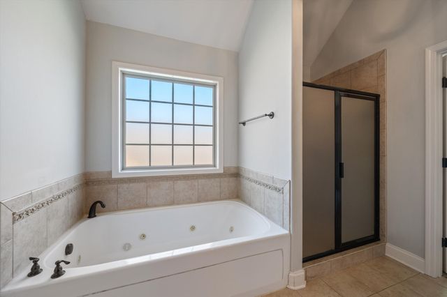 312 Retriever Ct, Clarksville, TN 37043