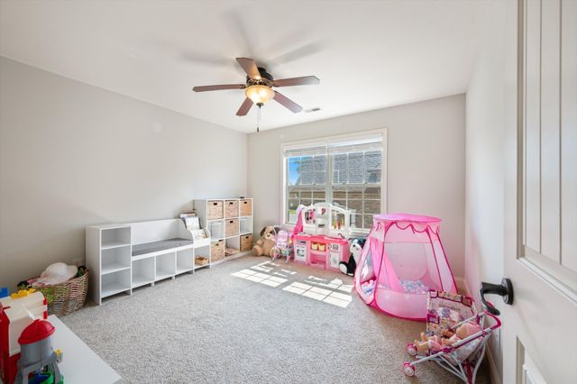 312 Retriever Ct, Clarksville, TN 37043