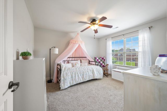 312 Retriever Ct, Clarksville, TN 37043