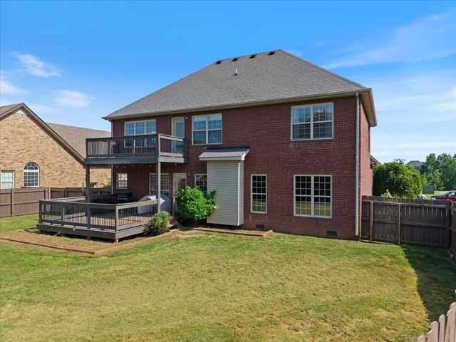 312 Retriever Ct, Clarksville, TN 37043