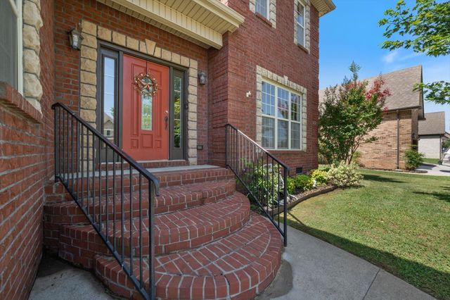 312 Retriever Ct, Clarksville, TN 37043