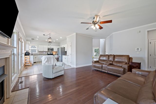 312 Retriever Ct, Clarksville, TN 37043