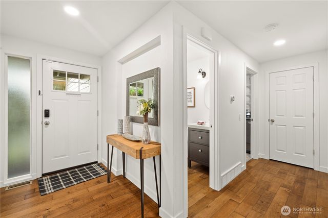 15705 NE 59th Way, Redmond, WA 98052