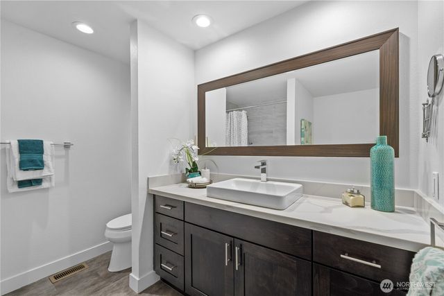 15705 NE 59th Way, Redmond, WA 98052