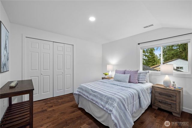 15705 NE 59th Way, Redmond, WA 98052