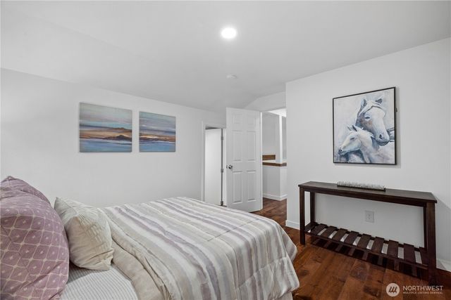 15705 NE 59th Way, Redmond, WA 98052