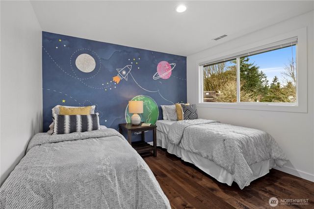 15705 NE 59th Way, Redmond, WA 98052