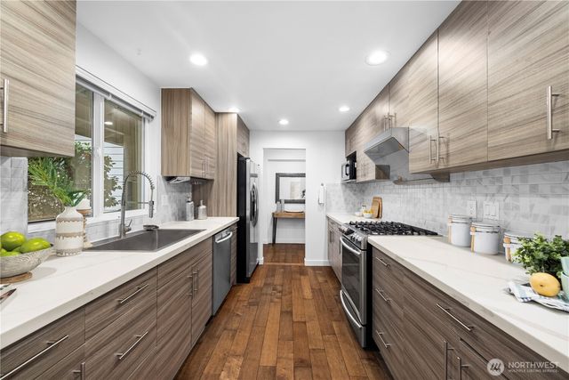 15705 NE 59th Way, Redmond, WA 98052