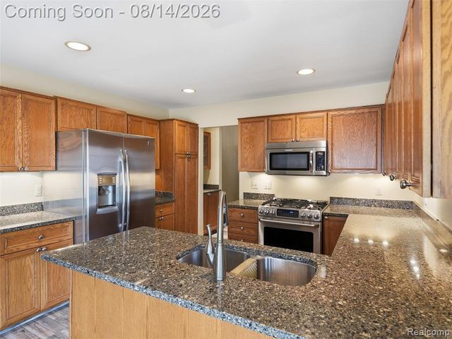 16905 Coral Lane, Macomb, MI 48042