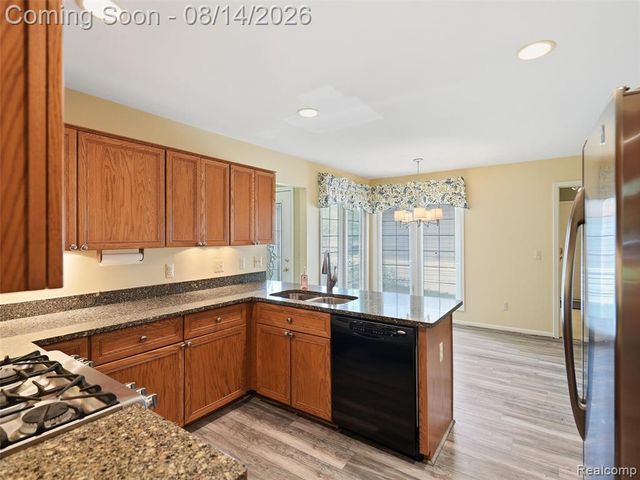 16905 Coral Lane, Macomb, MI 48042