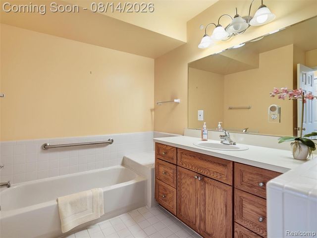 16905 Coral Lane, Macomb, MI 48042