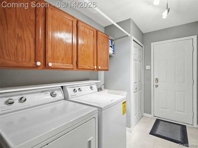 16905 Coral Lane, Macomb, MI 48042
