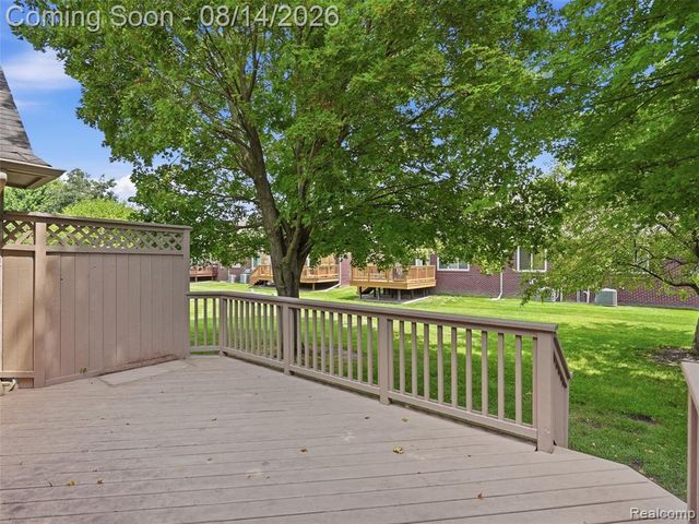 16905 Coral Lane, Macomb, MI 48042