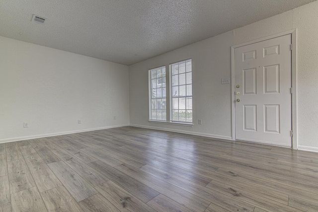 404 W Dittmar RD A, Austin, TX 78745