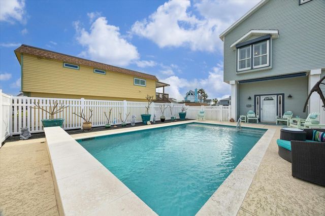 406 Tahiti Road, Tiki Island, TX 77554