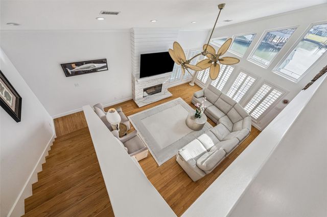 406 Tahiti Road, Tiki Island, TX 77554