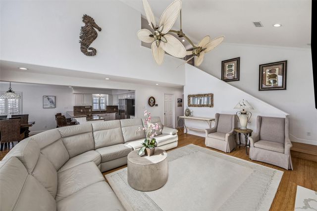 406 Tahiti Road, Tiki Island, TX 77554