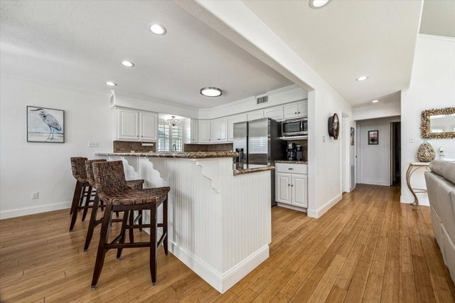 406 Tahiti Road, Tiki Island, TX 77554