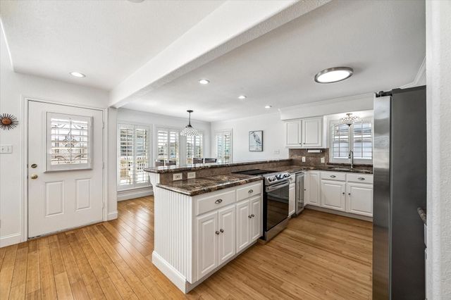 406 Tahiti Road, Tiki Island, TX 77554