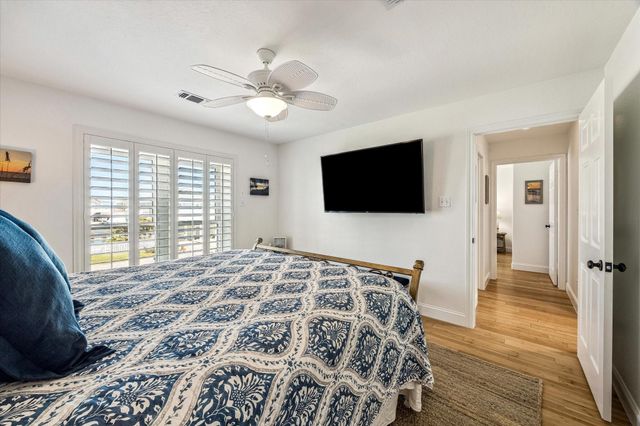 406 Tahiti Road, Tiki Island, TX 77554