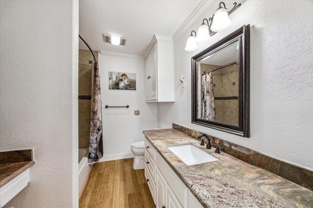 406 Tahiti Road, Tiki Island, TX 77554