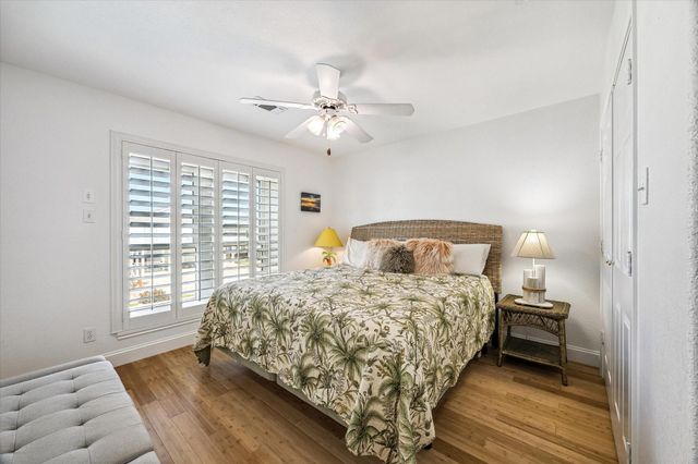 406 Tahiti Road, Tiki Island, TX 77554