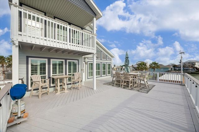 406 Tahiti Road, Tiki Island, TX 77554