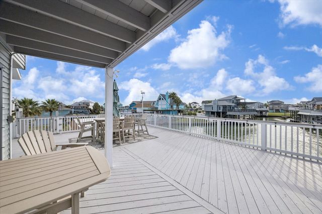 406 Tahiti Road, Tiki Island, TX 77554