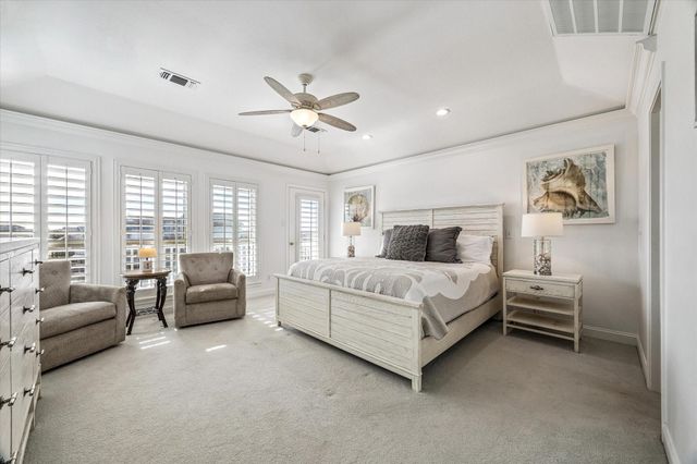 406 Tahiti Road, Tiki Island, TX 77554