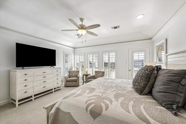 406 Tahiti Road, Tiki Island, TX 77554