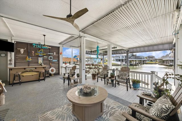 406 Tahiti Road, Tiki Island, TX 77554