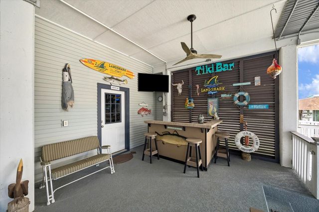 406 Tahiti Road, Tiki Island, TX 77554