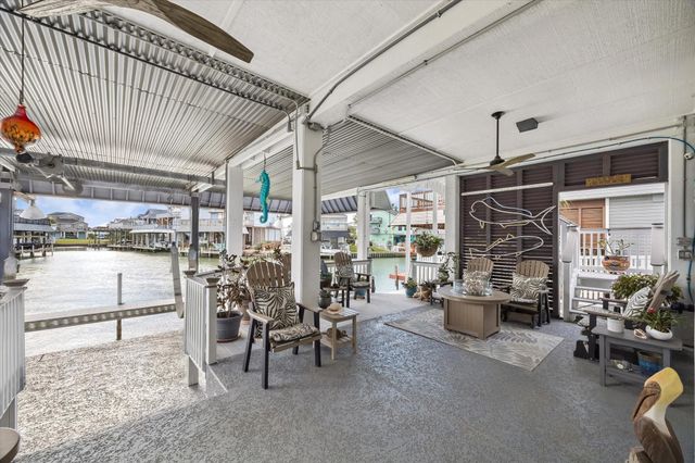 406 Tahiti Road, Tiki Island, TX 77554