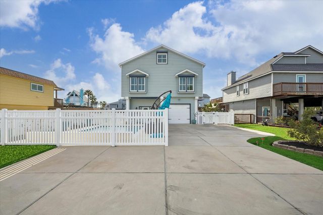 406 Tahiti Road, Tiki Island, TX 77554