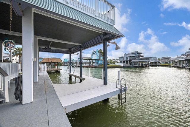 406 Tahiti Road, Tiki Island, TX 77554