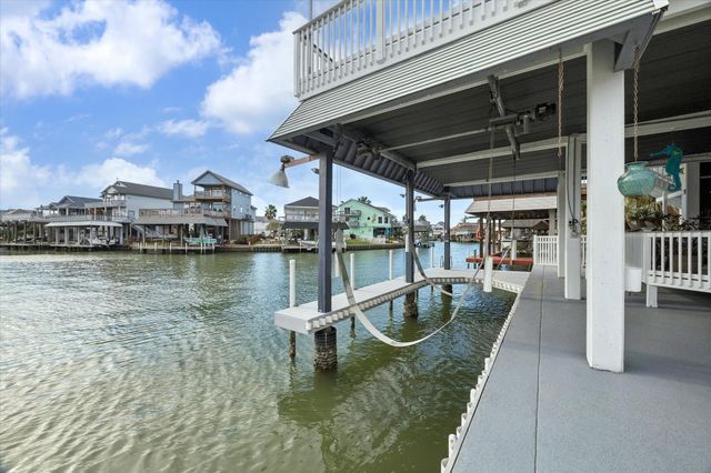 406 Tahiti Road, Tiki Island, TX 77554