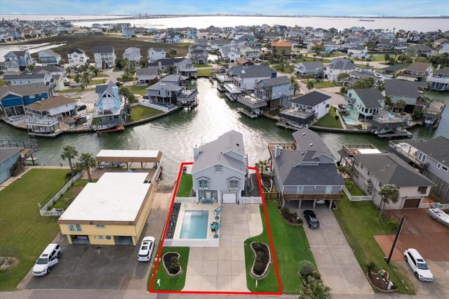 406 Tahiti Road, Tiki Island, TX 77554