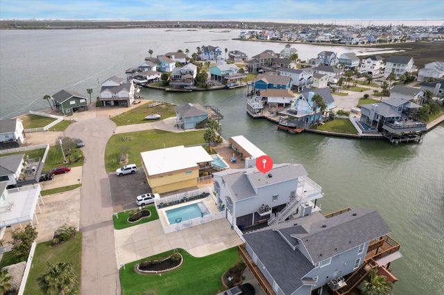 406 Tahiti Road, Tiki Island, TX 77554