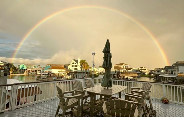 406 Tahiti Road, Tiki Island, TX 77554