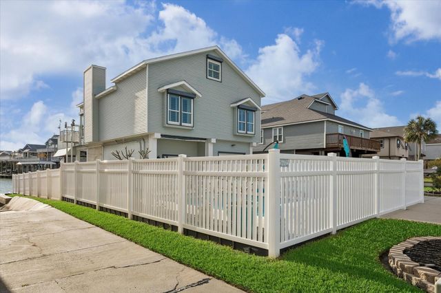 406 Tahiti Road, Tiki Island, TX 77554