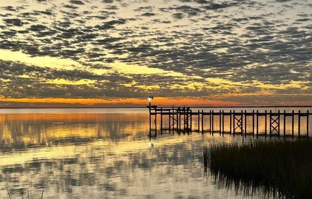 406 Tahiti Road, Tiki Island, TX 77554