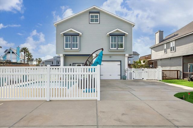 406 Tahiti Road, Tiki Island, TX 77554