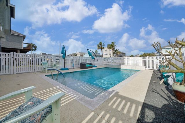 406 Tahiti Road, Tiki Island, TX 77554